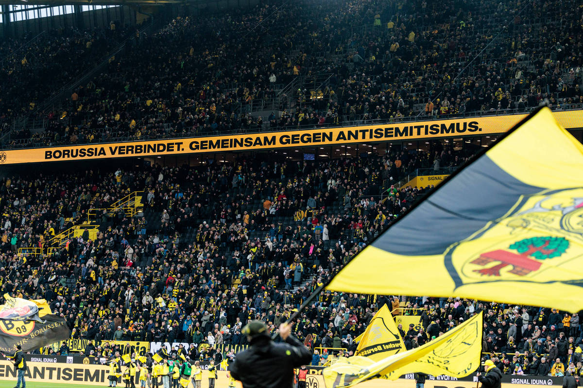 关于多特蒙德主场取得胜利，奠定欧冠资格竞争优势的信息