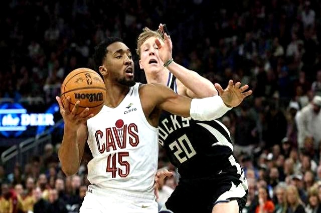 雄鹿完胜活塞,继续领跑东部 雄鹿完胜活塞,继续领跑东部