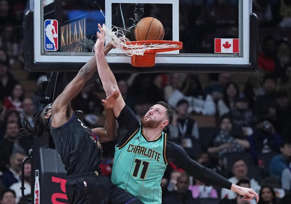 猛龙客场大胜黄蜂继续领跑